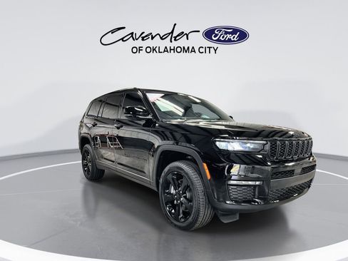 Used 2025 Jeep Grand Cherokee L Limited w/ Black Appearance Package AWD/4WD image 2