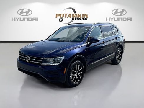 Used 2021 Volkswagen Tiguan SE w/ Panoramic Sunroof Package FWD image 1