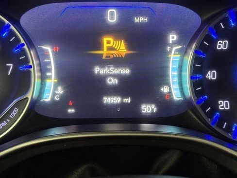 Certified 2023 Chrysler Pacifica Touring-L image 6