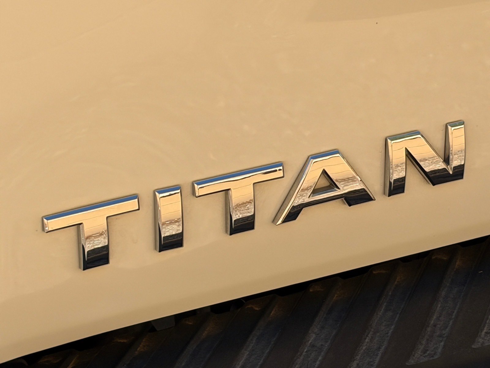 Used 2014 Nissan Titan SV w/ SV Value Truck Package RWD image 8