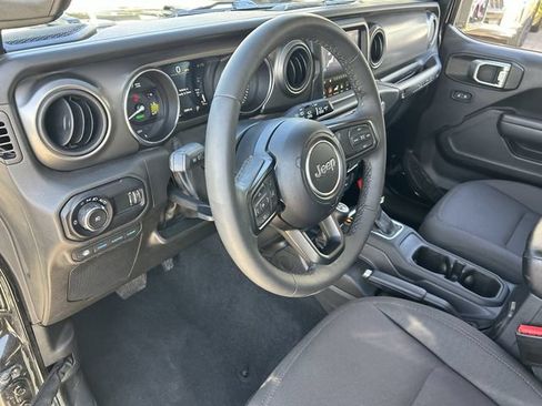Used 2023 Jeep Wrangler Unlimited AWD/4WD image 18