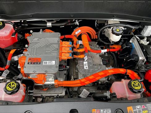 Used 2023 Chevrolet Bolt EUV LT w/ Convenience Package image 13