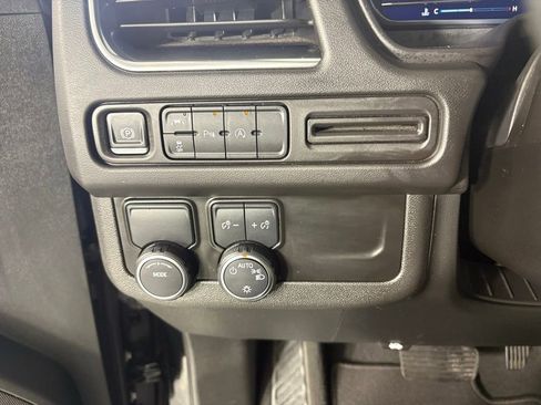 Used 2024 Chevrolet Suburban Premier RWD image 32