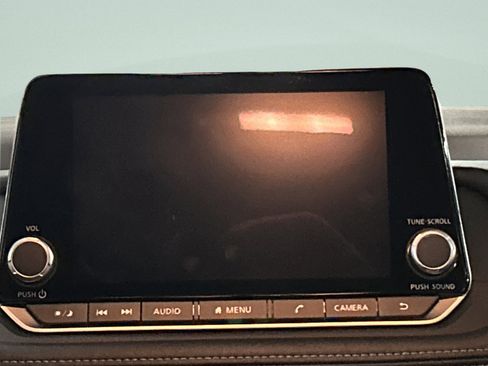 Used 2023 Nissan Rogue S image 18