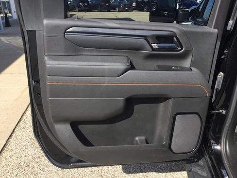 Used 2025 GMC Sierra 3500 AT4 w/ AT4 Premium Plus Package AWD/4WD image 17