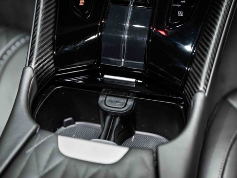 Used 2024 Aston Martin DB12 Coupe image 30