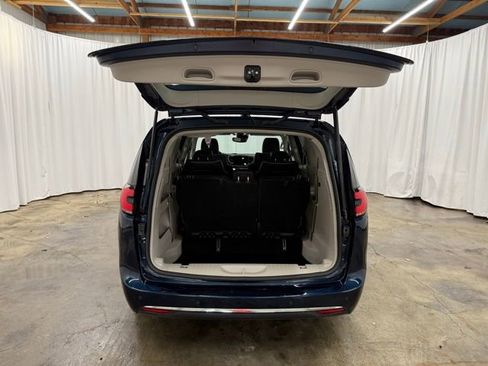 Used 2024 Chrysler Pacifica Limited FWD image 25