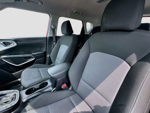 Used 2023 Kia Soul LX w/ LX Technology Package FWD image 24