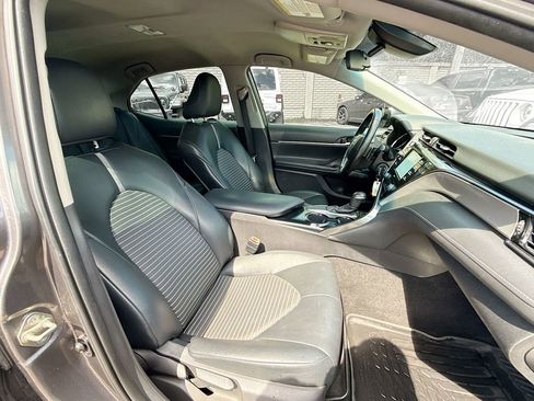 Used 2020 Toyota Camry SE FWD image 31