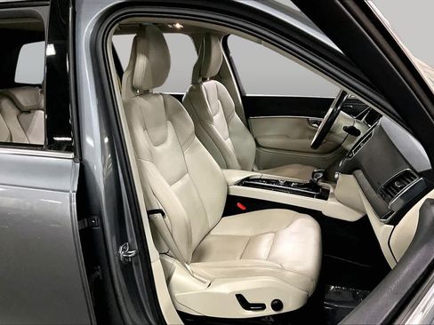 Used 2020 Volvo XC90 T6 Momentum w/ Protection Package Premier AWD/4WD image 9