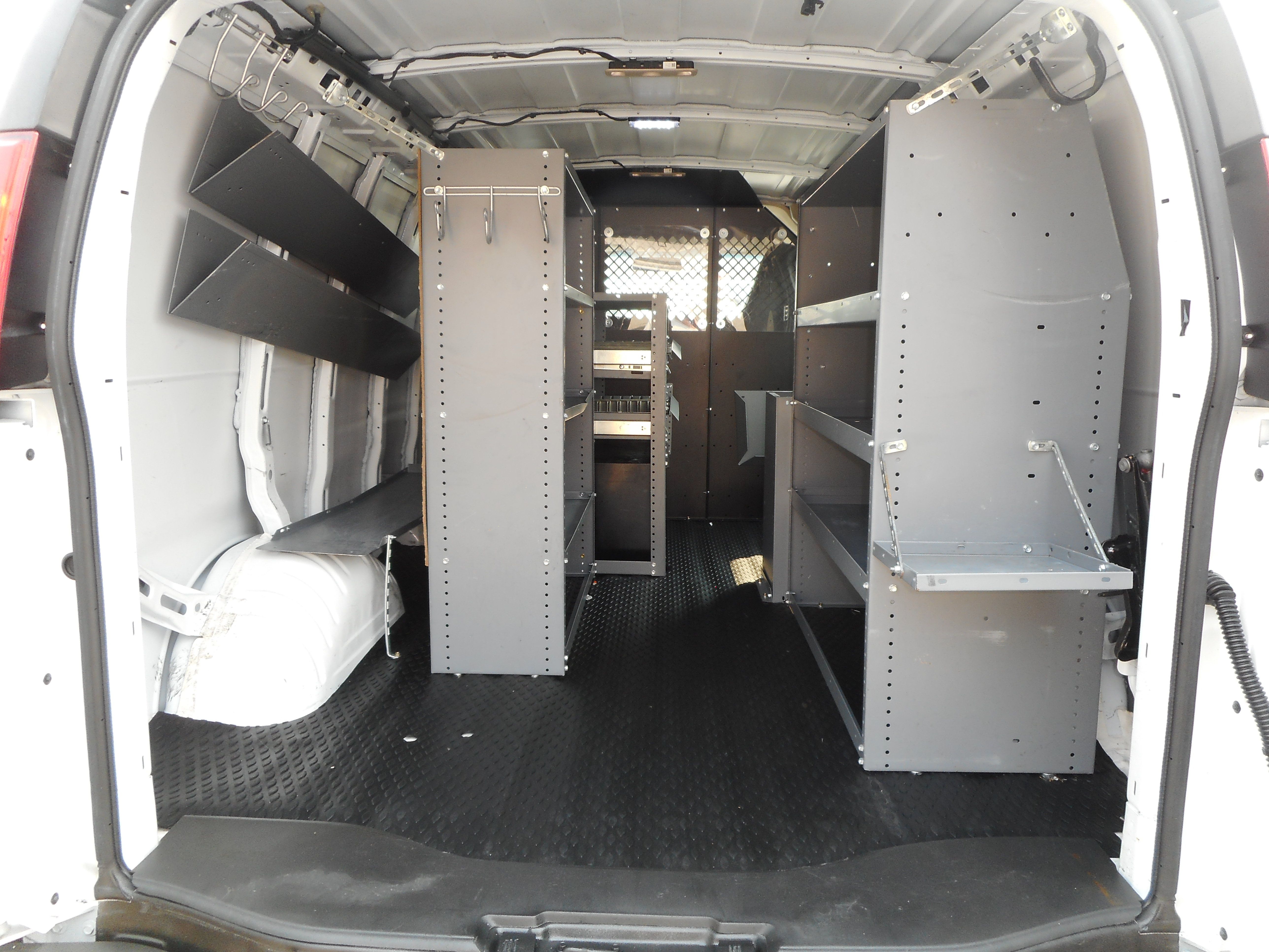 Used 2016 Chevrolet Express 2500 RWD image 18