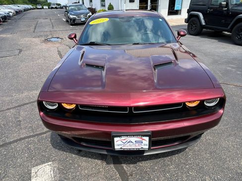 Used 2019 Dodge Challenger SXT AWD/4WD image 3