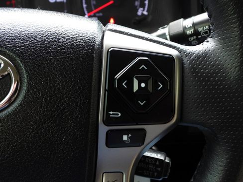 Used 2021 Toyota 4Runner SR5 AWD/4WD image 86