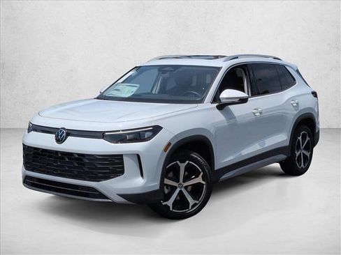 New 2026 Volkswagen Tiguan SE FWD image 1