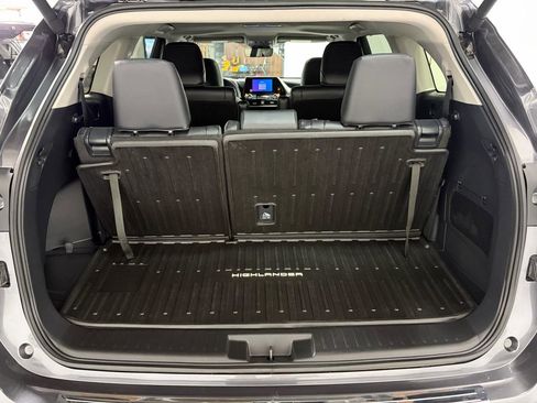 Used 2025 Toyota Highlander XLE image 23