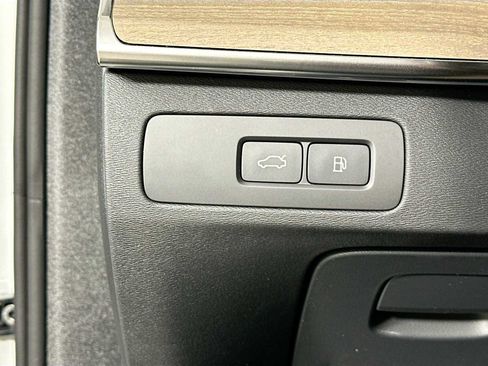 New 2026 Volvo XC90 T8 Plus image 10