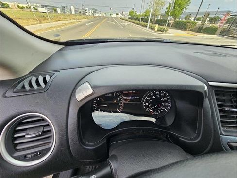 Used 2019 Nissan Pathfinder SL AWD/4WD image 32