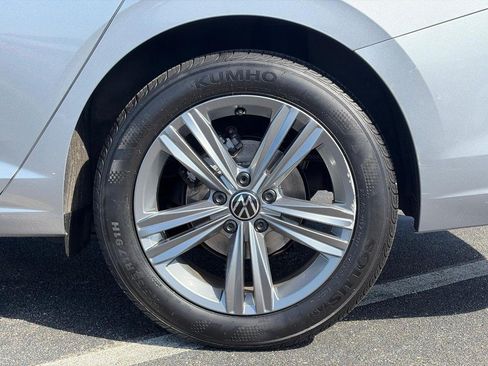 Certified 2024 Volkswagen Jetta SE FWD image 9