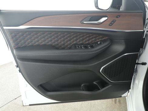 Used 2025 Jeep Grand Cherokee L Summit w/ Obsidian Package image 8