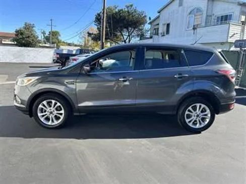 Used 2017 Ford Escape SE image 5