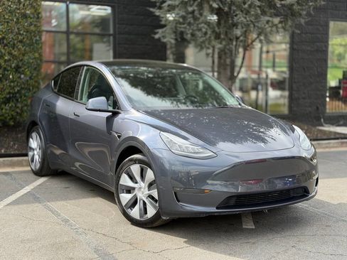 Used 2023 Tesla Model Y Long Range image 7