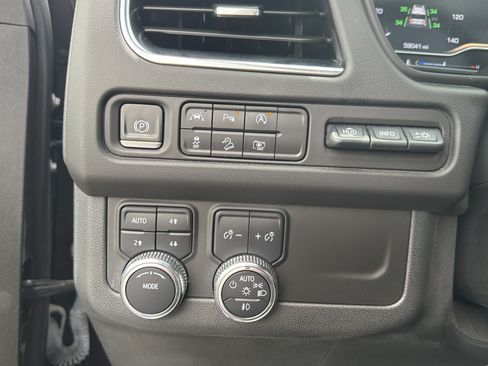 Used 2023 GMC Yukon AT4 w/ AT4 Premium Package AWD/4WD image 30