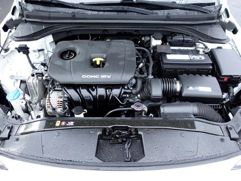 Used 2017 Hyundai Elantra SE image 21