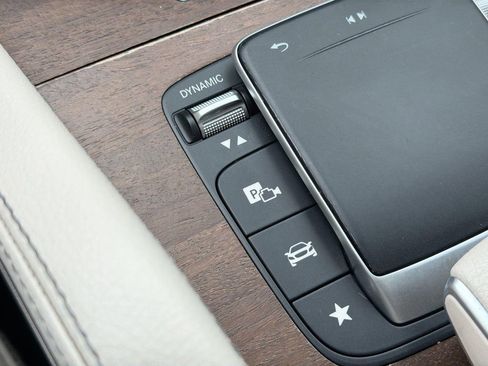Used 2022 Mercedes-Benz GLS 450 4MATIC image 18