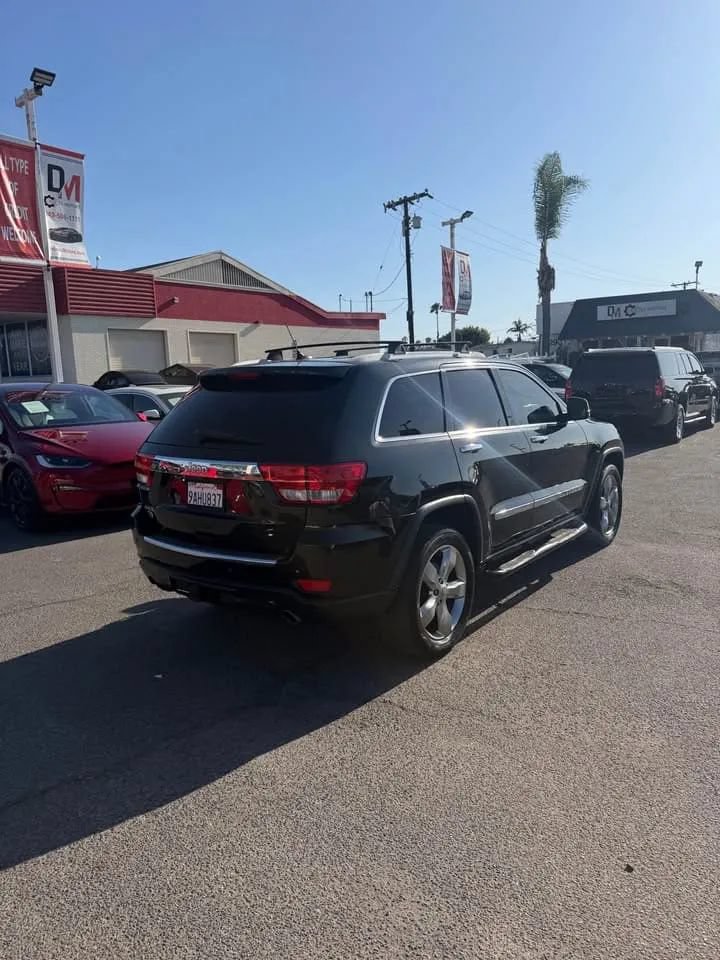 Used 2012 Jeep Grand Cherokee Overland AWD/4WD image 4