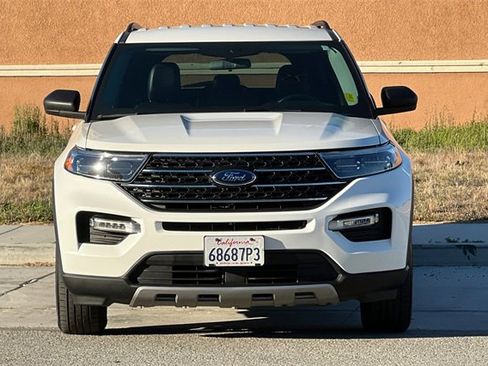 Used 2022 Ford Explorer XLT w/ Equipment Group 202A image 9
