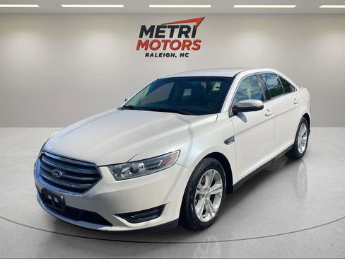 Used 2015 Ford Taurus SEL image 17