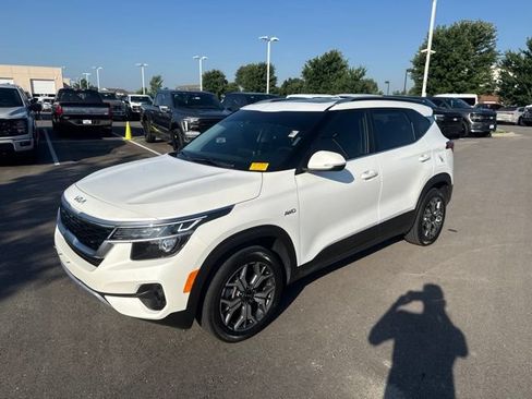 Used 2022 Kia Seltos EX AWD/4WD image 3
