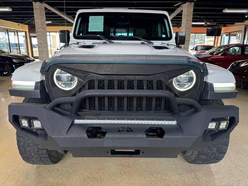 Used 2020 Jeep Gladiator Rubicon AWD/4WD image 2