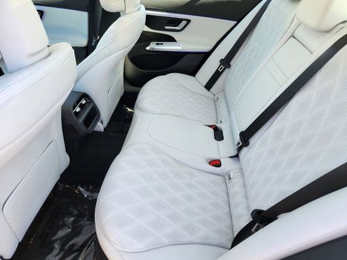 Used 2025 Mercedes-Benz E 450 4MATIC Sedan image 13