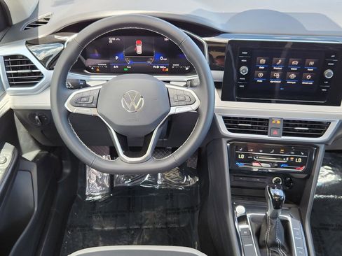 New 2026 Volkswagen Taos SE AWD/4WD image 3