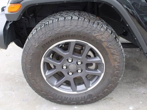 Used 2022 Jeep Gladiator Overland w/ Popular Equipment Package image 11