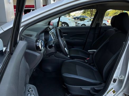Used 2025 Nissan Versa SV FWD image 10