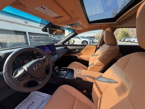 Used 2024 Lexus ES 350 w/ Premium Package image 2