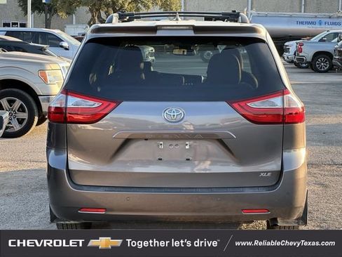 Used 2018 Toyota Sienna XLE w/ XLE Navigation Package FWD image 5