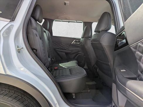 Used 2023 Mitsubishi Outlander SEL image 24