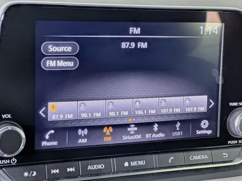 Used 2025 Nissan Rogue SV FWD image 21