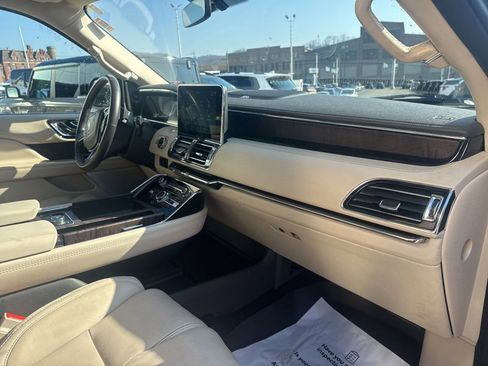 Used 2021 Lincoln Navigator Reserve w/ Luxury Package image 19