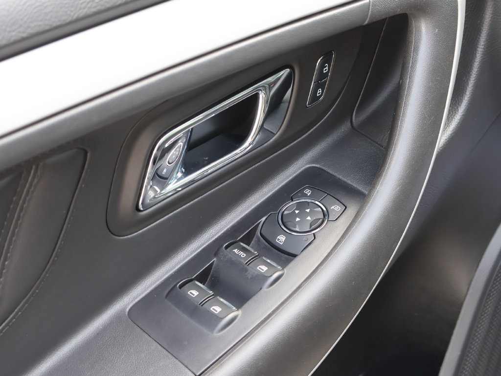 Used 2018 Ford Taurus SEL w/ Equipment Group 201A FWD image 20