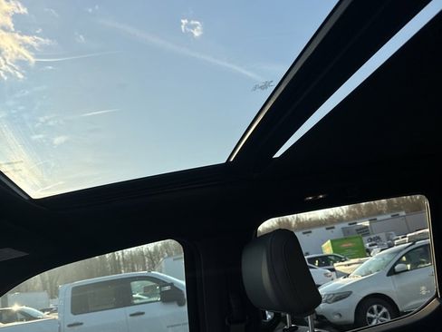 Used 2024 Ford F150 Lightning Lariat image 27