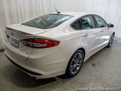 Used 2017 Ford Fusion SE w/ Equipment Group 201A FWD image 9