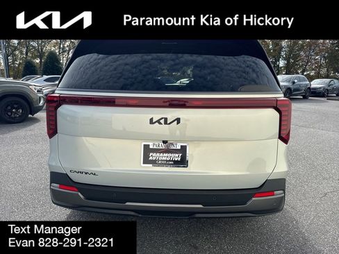 Used 2025 Kia Carnival SX Prestige image 7