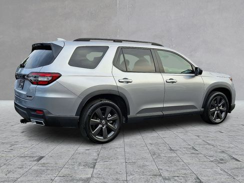 Used 2025 Honda Pilot Sport image 12
