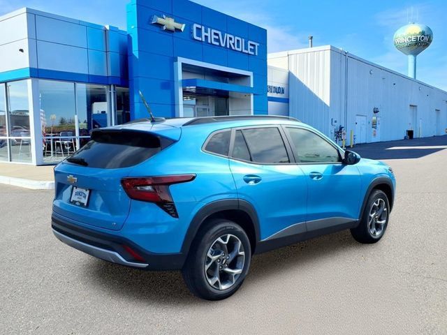 Used 2026 Chevrolet Trax LT w/ LT Convenience Package FWD image 3