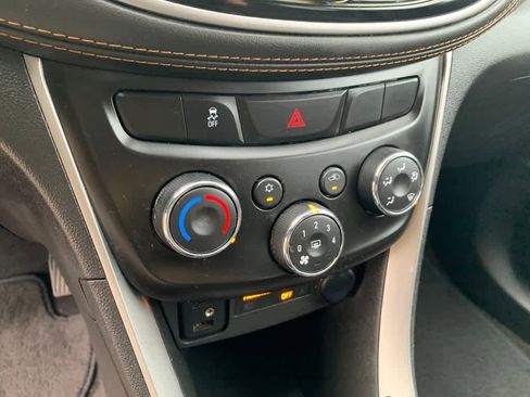 Certified 2022 Chevrolet Trax LT w/ LT Convenience Package image 26