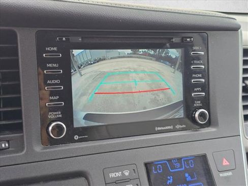 Used 2019 Toyota Sienna XLE w/ XLE Navigation Package FWD image 14
